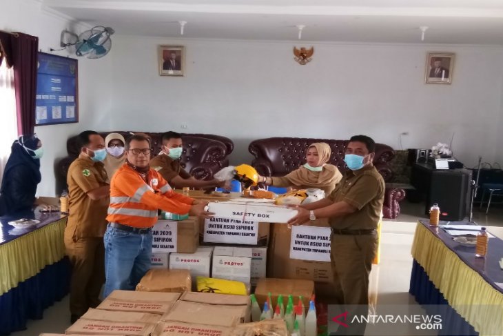 Dukung penanganan COVID-19, Tambang Emas Martabe bantu RSUD Tapsel APD senilai ratusan juta