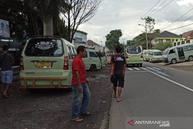 Sopir angkutan di Lebak keluhkan pendapatan turun akibat wabah COVID-19