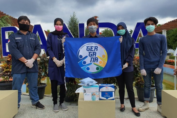Cegah COVID-19, Gergana bagikan masker di tengah pandemi corona