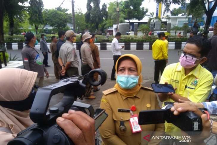 Golkar Kalsel membantu 200 PC APD ke RSUD