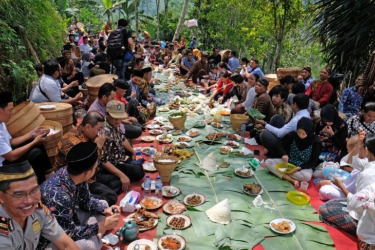 Makan bersama, tradisi Nyadran