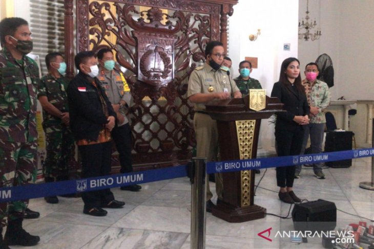 Warga dilarang berkumpul lebih dari lima orang
