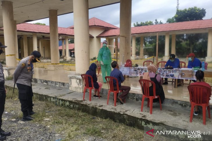 Puluhan personel Polres Rejang Lebong amankan posko COVID-19