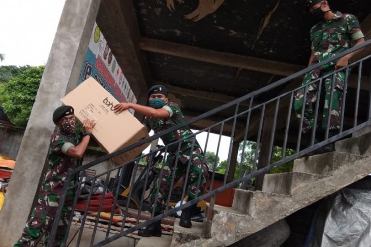 Prajurit Yonif 142/KJ dikerahkan jemput bantuan APD untuk Jambi