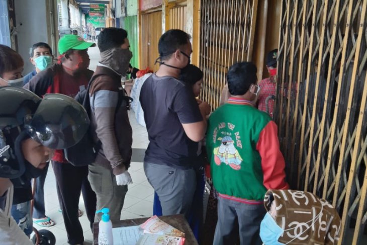 Dampak COVID-19, PD Pasar perketat pengawasan Pasar Kapasan Surabaya