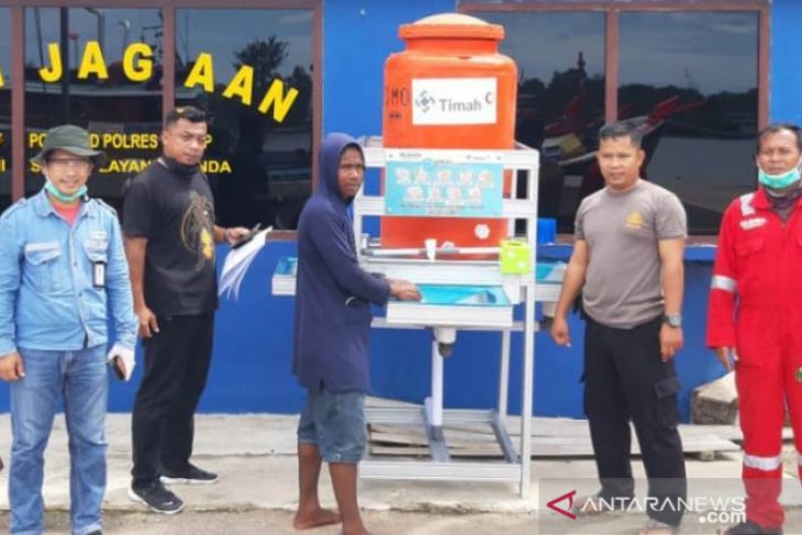 PT Timah bantu instalasi cuci tangan ke Pelabuhan Pangkalam