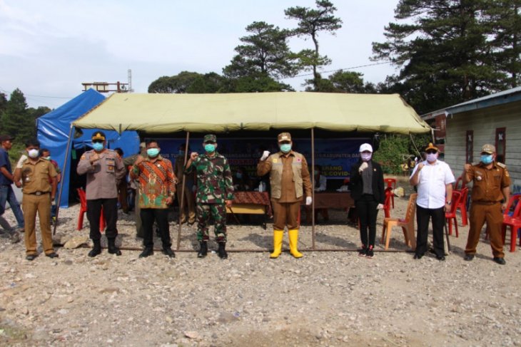 Bupati resmikan Posko Pencegahan Penularan COVID-19 di perbatasan wilayah Dairi
