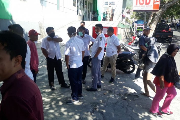 Petugas kesehatan di RSU Chasan Boesoerie di Ternate mogok kerja