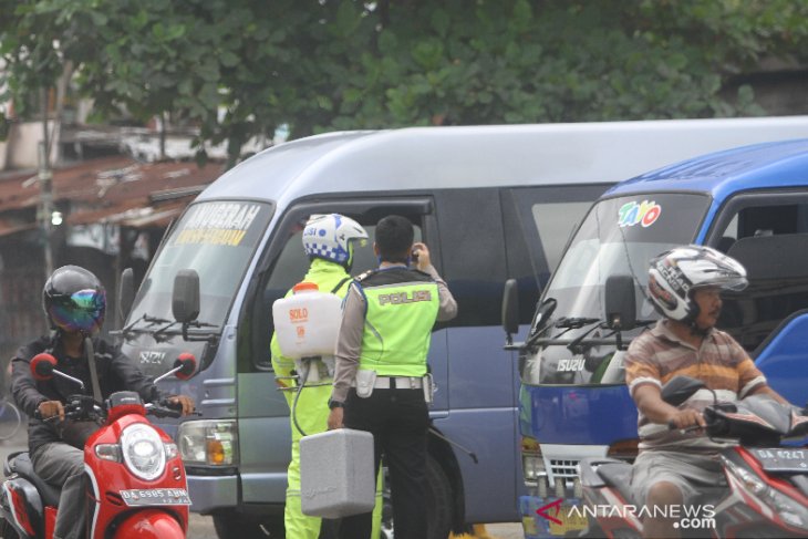 Penyemprotan Disinfektan di Kawasan Terminal Angkutan Umum