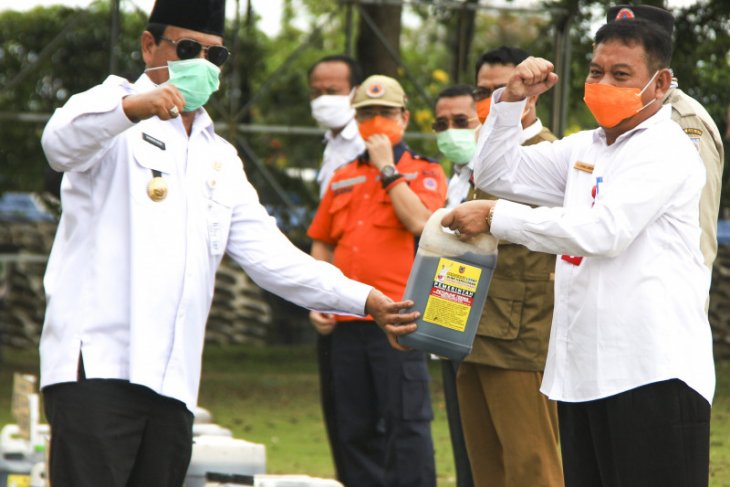Pemprov Kalsel bagikan disinfektan alami ke kabupaten/kota