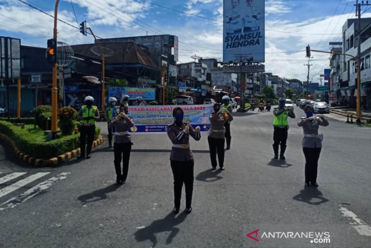 Polisi di Rejang Lebong peragakan cara mencuci tangan yang benar