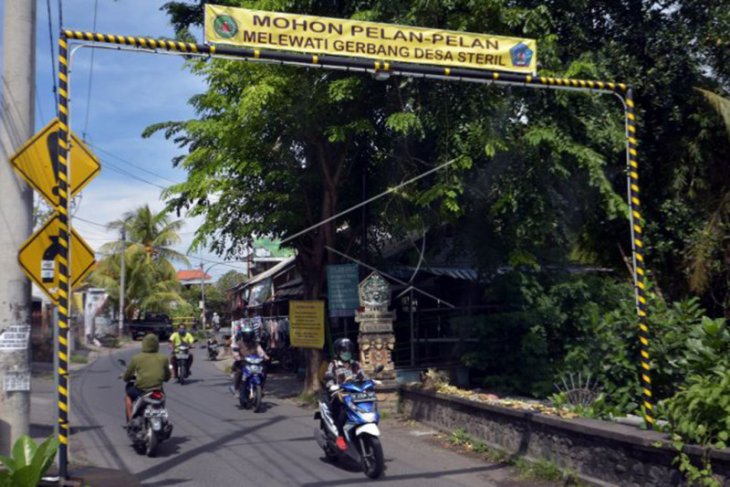 Gerbang desa steril di Batubulan