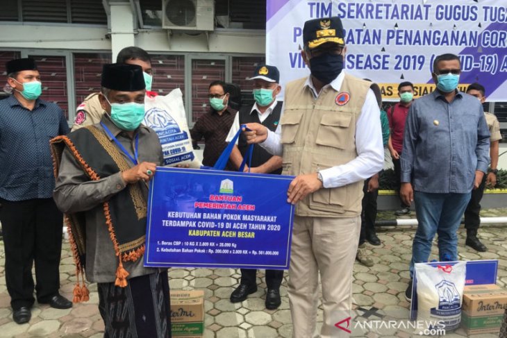 Pemprov Aceh salurkan social safety net untuk 61,5 ribu OMB