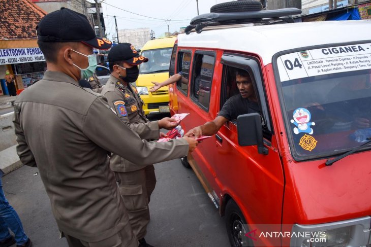 Pemkab Purwakarta bagikan masker gratis kepada warga