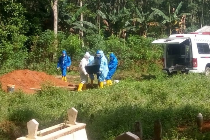 Pemakaman korban positif COVID-19 berjalan lancar tanpa penolakan