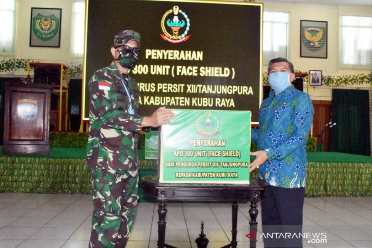Persit XII/Tanjungpura sumbang 300 APD untuk Kubu Raya