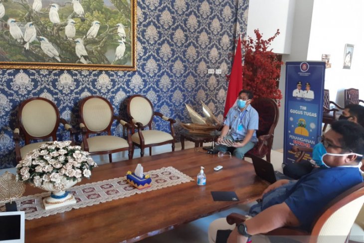 Bupati Bone Bolango minta warga tetap berada di rumah