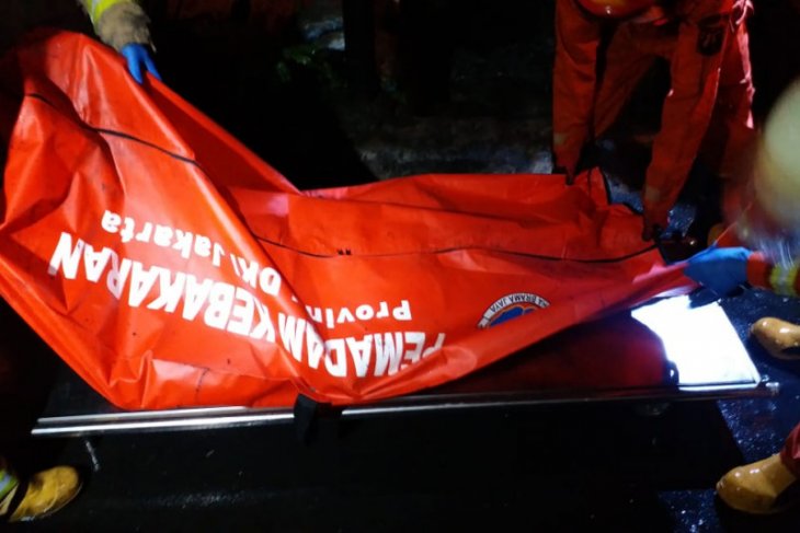 Lansia tewas dalam kebakaran warung di Cawang