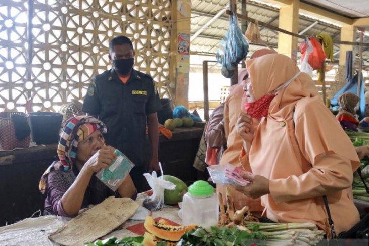 DWP Kota Sabang bagi masker kepada masyarakat