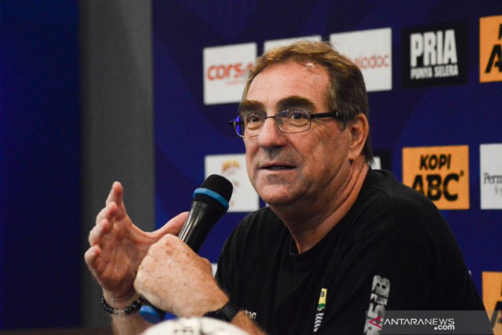 Juru taktik Persib Rene Albert berharap PSSI hasilkan keputusan terbaik