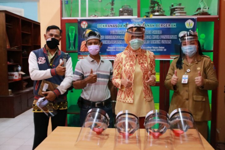 Dekranasda Kota Pontianak gandeng Teknik Untan latih UMKM buat APD