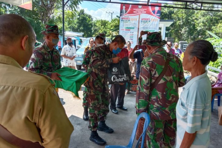 Satgas TMMD Kodim bagikan 1.000 masker dan sembako ke masyarakat Buleleng