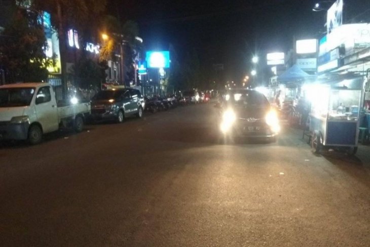 Aktivitas malam di Rangkasbitung, Lebak, tetap ramai saat wabah COVID-19