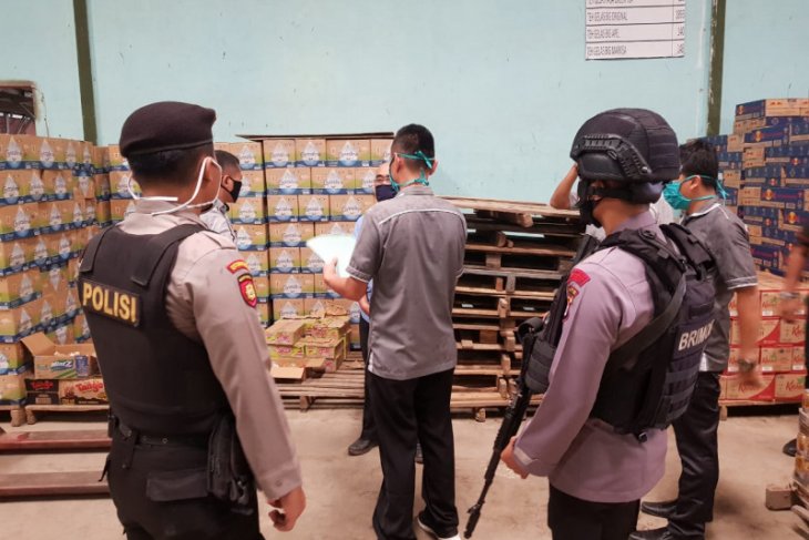 Polda Banten sita ratusan botol miras hasil operasi