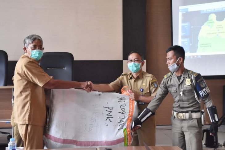 Sintang Terima Bantuan APD dan Masker