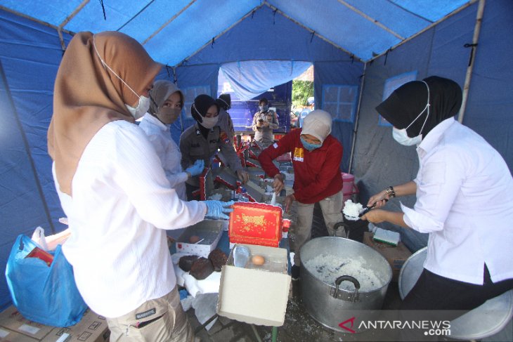 Dapur Umum Untuk Masyarakat Terdampak COVID-19