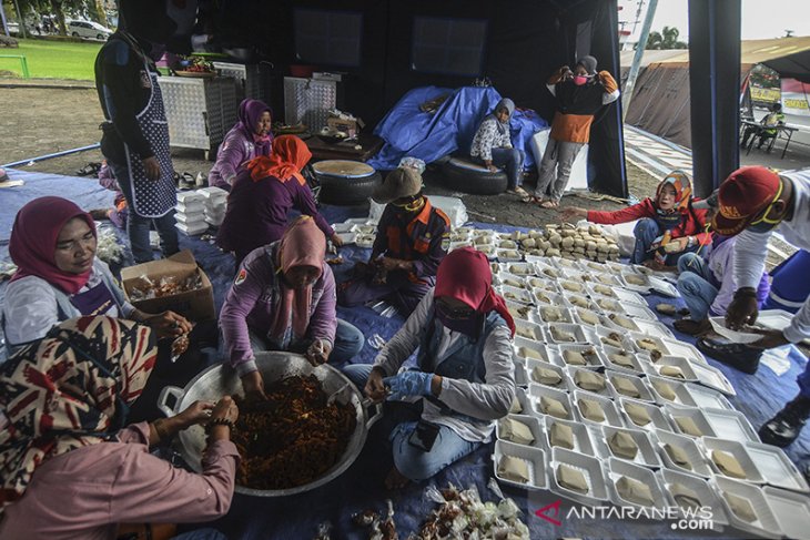 Dapur umum untuk warga terdampak COVID-19 