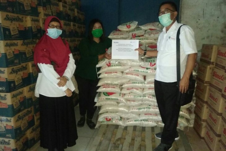 Pelindo I- Polda Sumut kerja sama bagikan sembako untuk masyarakat