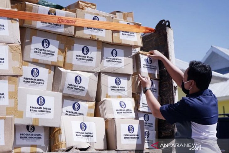 Foto - Bank Indonesia bantu paket sembako, masker dan sanitizer ke Gorontalo