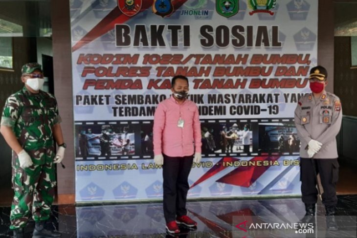 Tanah Bumbu bagikan 2.500 sembako untuk warga terdampak COVID-19