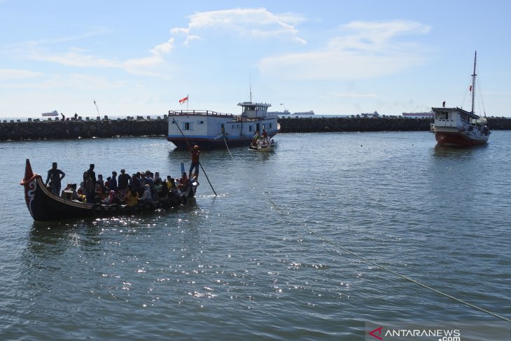 Warga Pulau Sapudi ke Situbondo