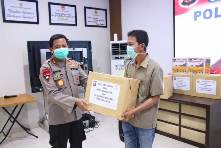 Polda Kalbar bantu 11.748 warga terdampak corona