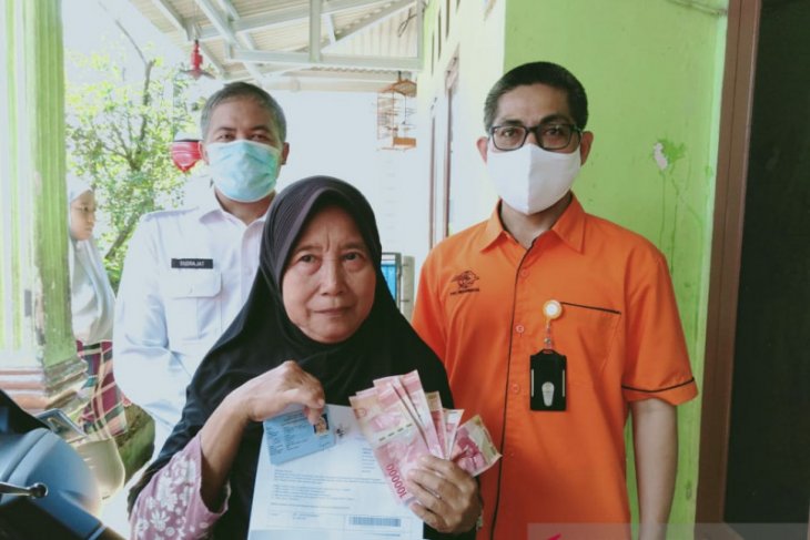 Warga terdampak COVID-19 Kabupaten Tangerang dapat bansos tunai Rp600.000