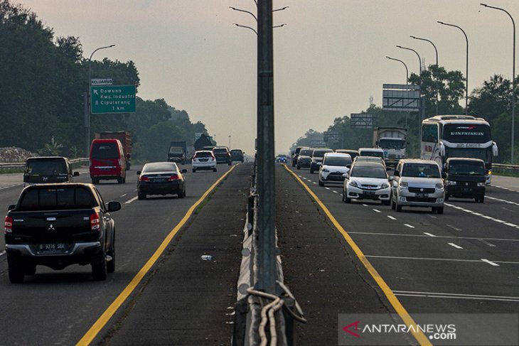 Arus kendaraan di tol Jakarta - Cikampek meningkat 