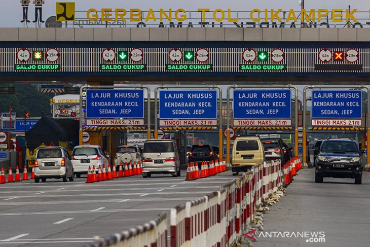 Arus kendaraan di tol Jakarta - Cikampek meningkat 