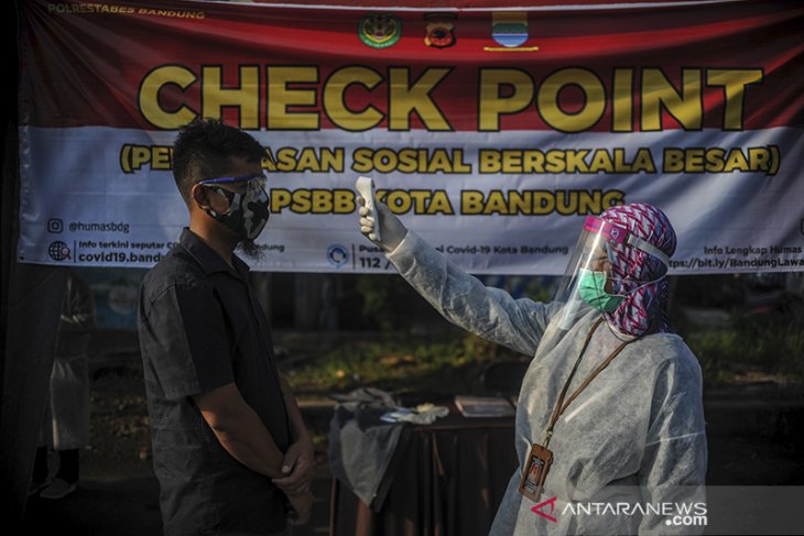 Titik pemeriksaan di perbatasan kota Bandung 