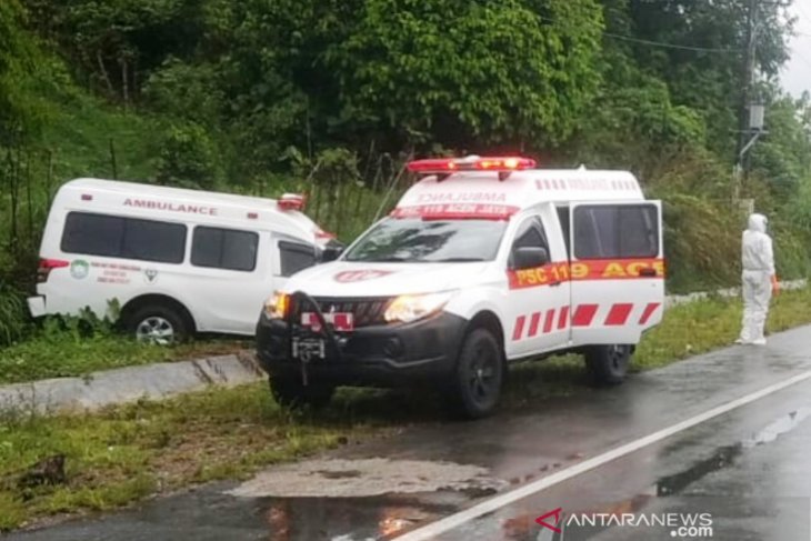 Di Aceh Jaya, ambulan pembawa pasien positif COVID-19 alami kecelakaan