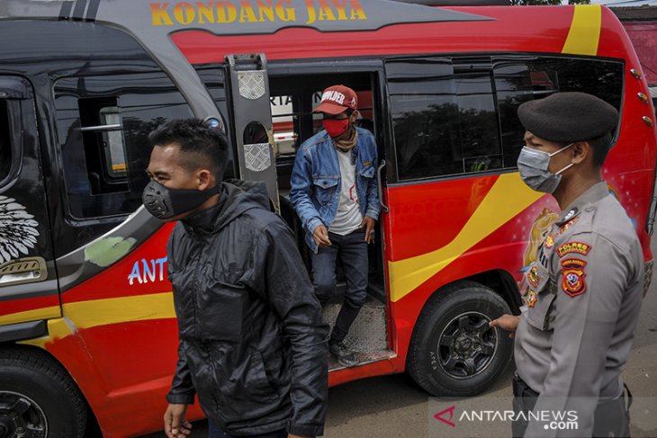 Penyekatan larangan mudik di perbatasan Bandung 