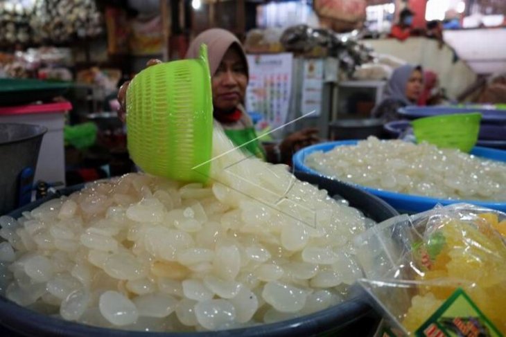 Pedagang kolang kaling