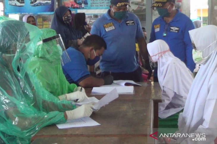 113 santri Bali yang pulang dari Jawa jalani