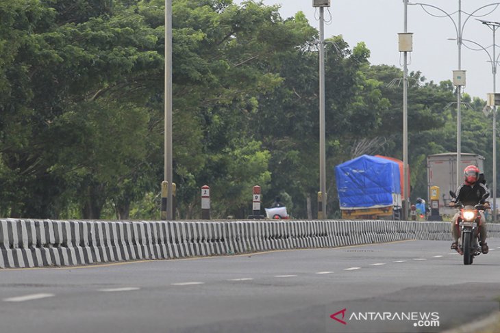 Jalur pantura tampak lengang 