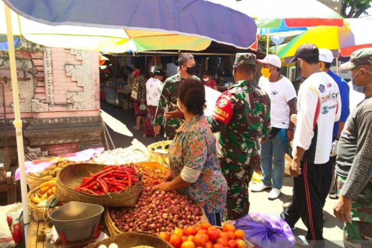 Dandim Buleleng sesalkan warga tak bermasker di Pasar Banyuasri