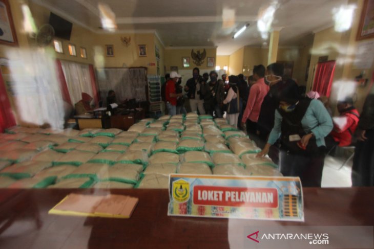 Kota Banjarmasin bagikan ribuan paket sembako dan uang tunai