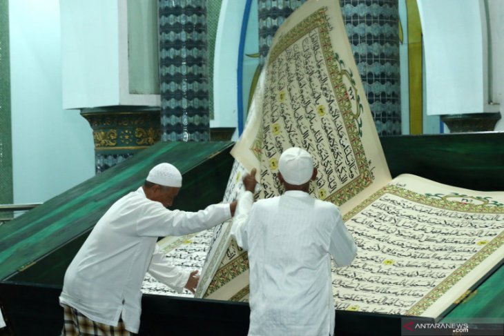 Tadarus Al Quran raksasa