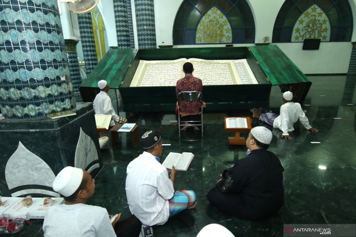 Tadarus Al Quran raksasa