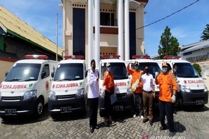 Adaro donates five ambulances to help handle COVID-19 in South and Central Kalimantan